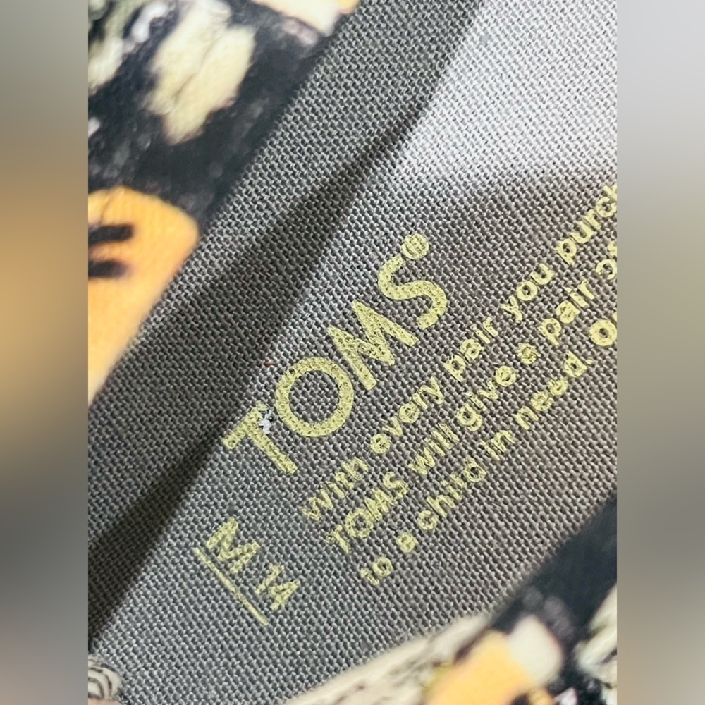 TOMS limited edition “faces” size 14